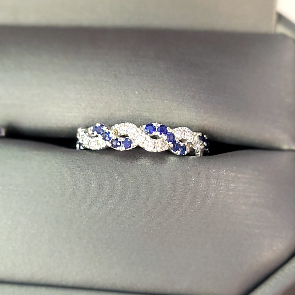 White gold ring with blue sapphire and diamonds